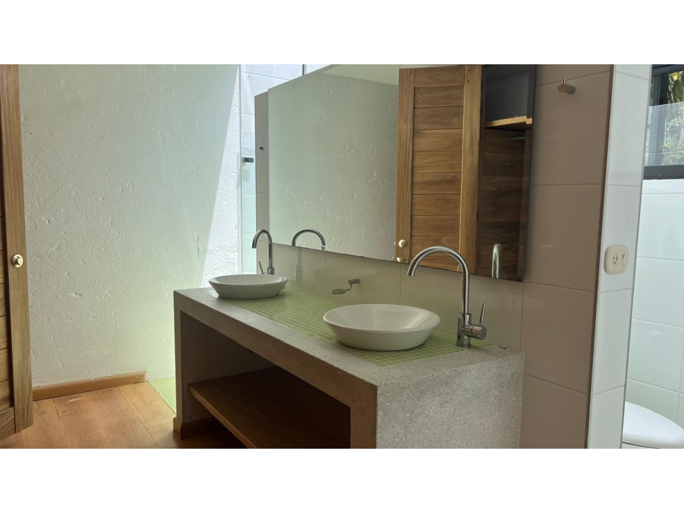 Venta casa campestre en El Carmen de Viboral con lote amplio y jacuzzi — foto 5