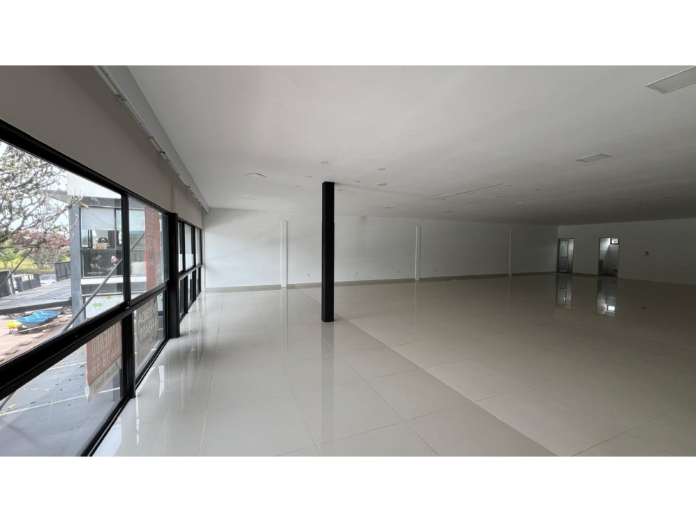 Alquiler de local comercial en mall plaza Toledo en Llanogrande — foto 2