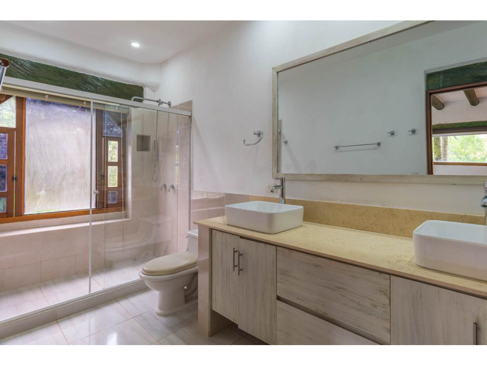 Casa campestre con pesebreras en arriendo o venta 28.237 m² — foto 3