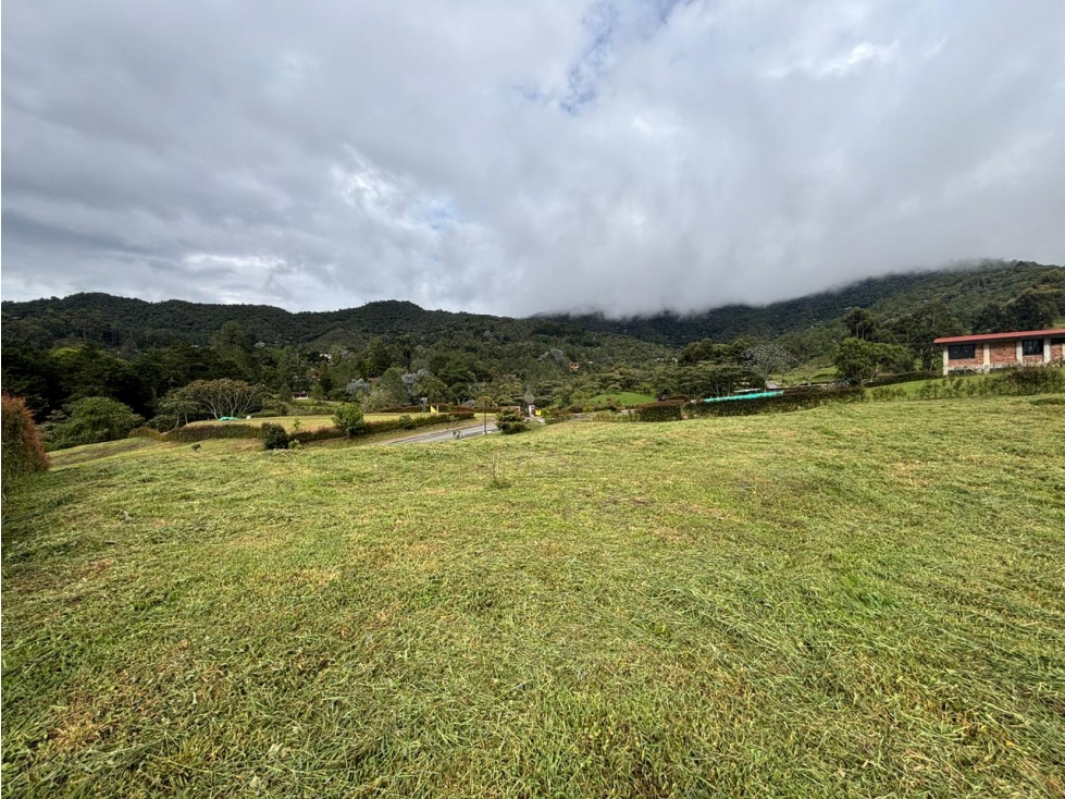 Venta lote en unidad cerrada sector El Yarumo con vista — foto 2