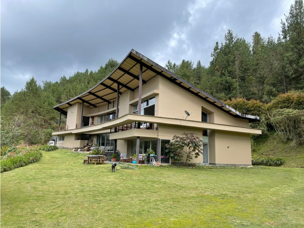 Venta casa campestre en El Retiro con 8.153 m² y vista natural