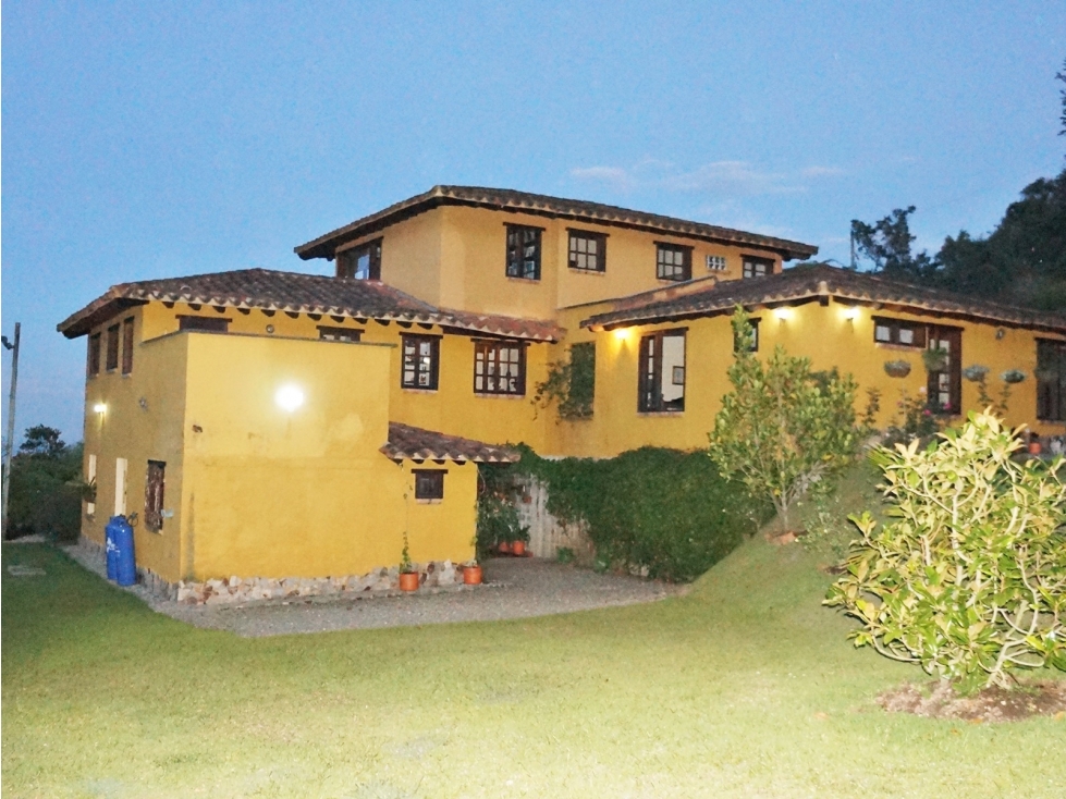 Venta casa campestre 11.560 m² con dos matrículas en Sajonia