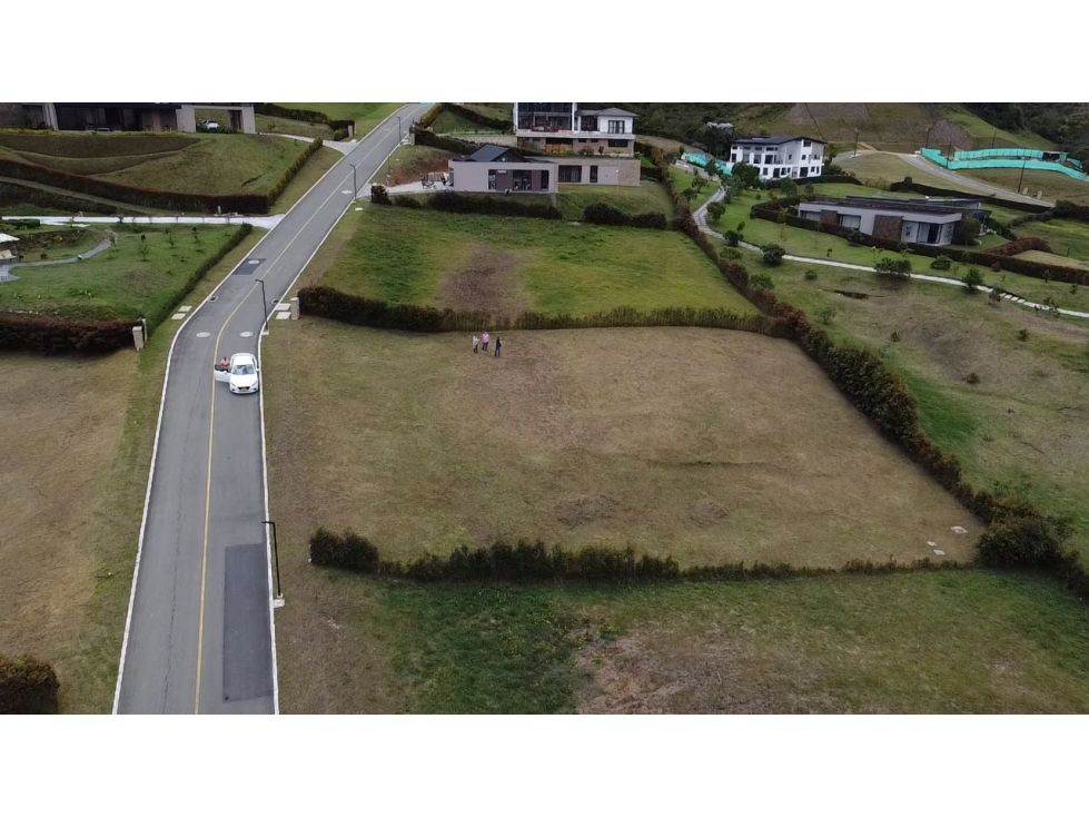 Venta lote de 1.415 m² en unidad cerrada en La Ceja