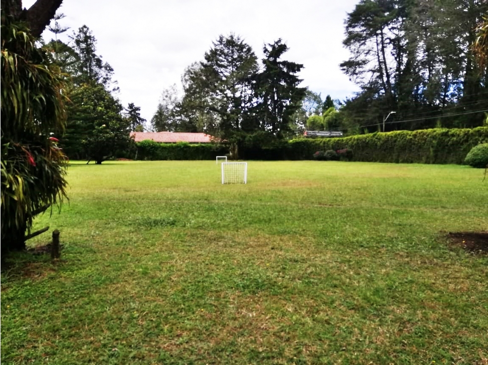 Venta lote en Llanogrande con topografía plana y 3 viviendas — foto 2