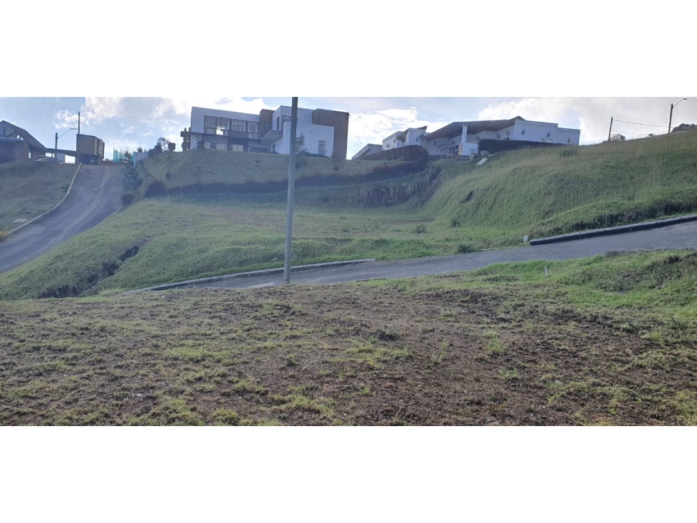 Venta de lote en Alto del Escobero con entorno natural — foto 3