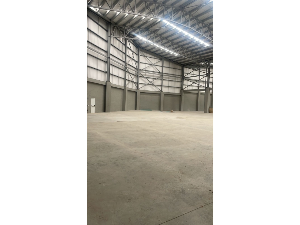 Arriendo bodega industrial de 1.480 m² en Rionegro