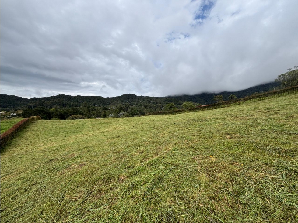 Venta lote en unidad cerrada sector El Yarumo con vista — foto 3