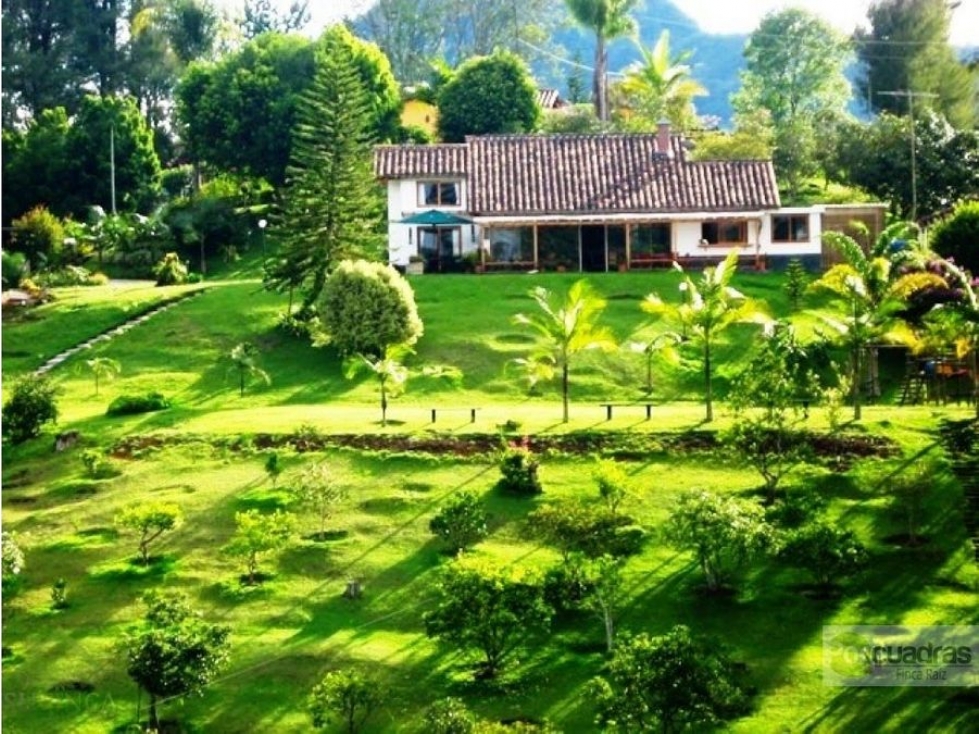 Venta de casa en Rionegro, Antioquia vista al lago y dos matrículas