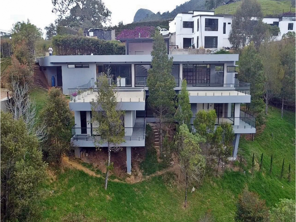 Casa campestre con 511 m² en unidad cerrada via don Diego La ceja