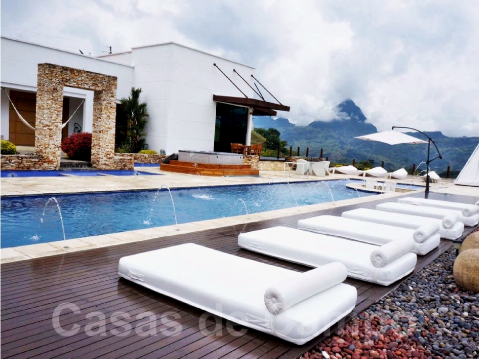 Venta/Arriendo casa campestre en Bolombolo con piscina y jacuzzi