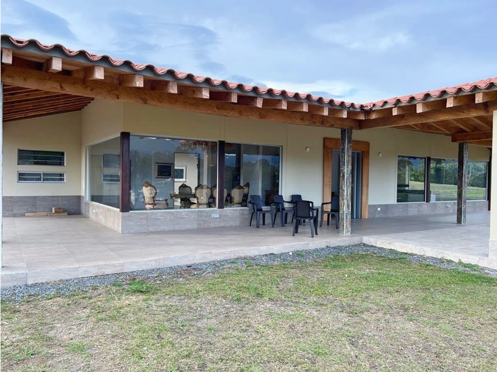 Venta casa campestre 1 planta en La Ceja Vista, diseño y unidad 24/7 — foto 2