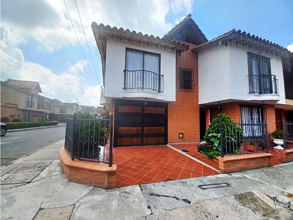 CASA EN VENTA EN UNIDAD RIONEGRO DE 117M2 2 NIVELES