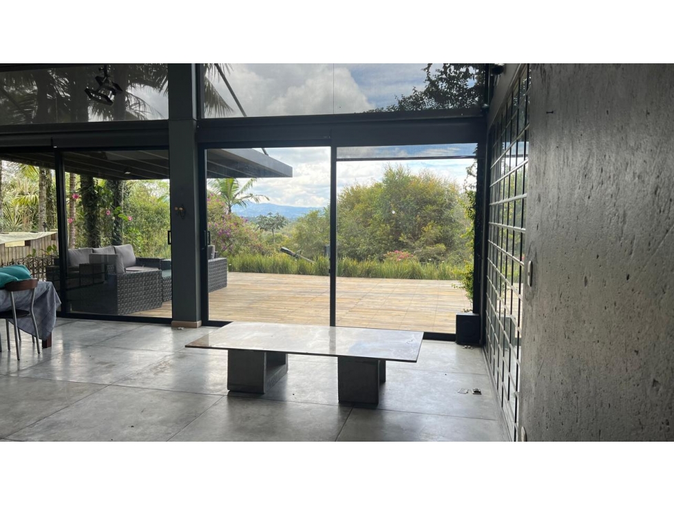 Venta casa campestre en El Carmen de Viboral con lote amplio y jacuzzi — foto 3