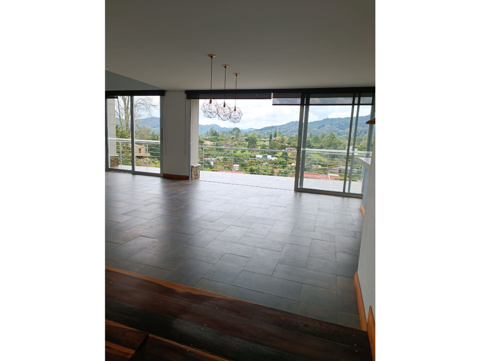 Casa con 450 m² de tres niveles en unidad cerrada en el Tablazo — foto 4