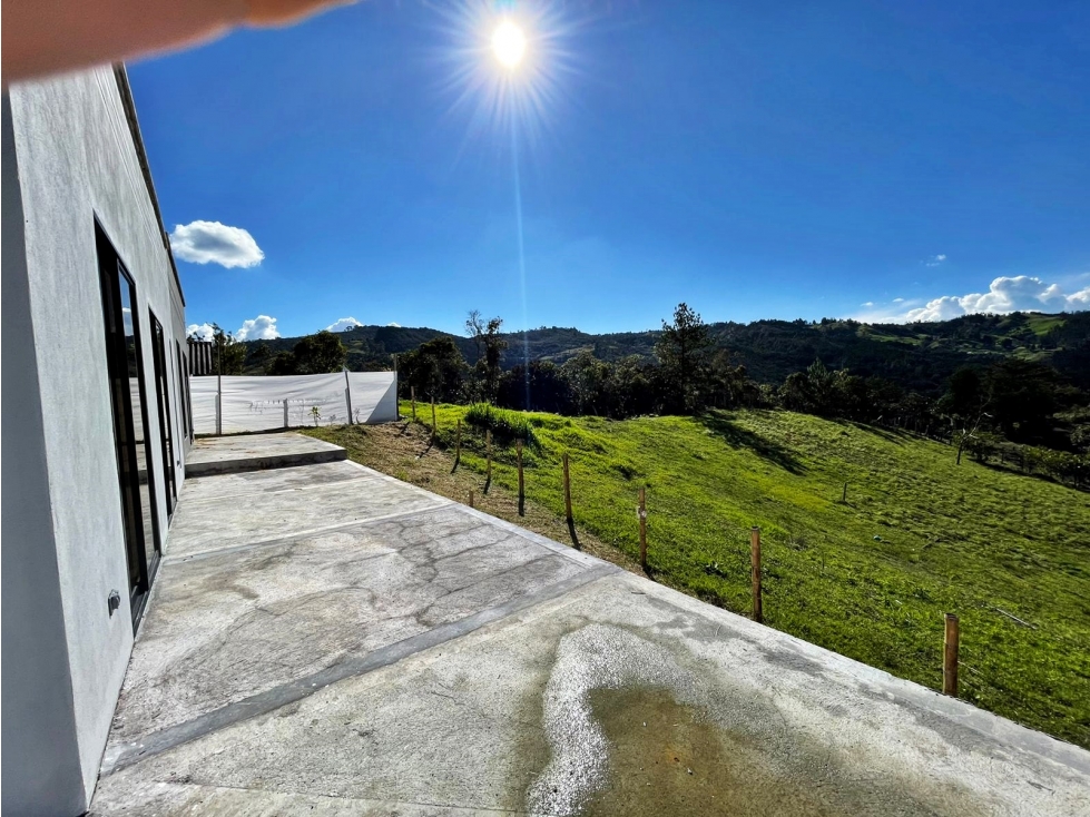 Venta casa campestre en Guarne con casa de huéspedes y establo — foto 6