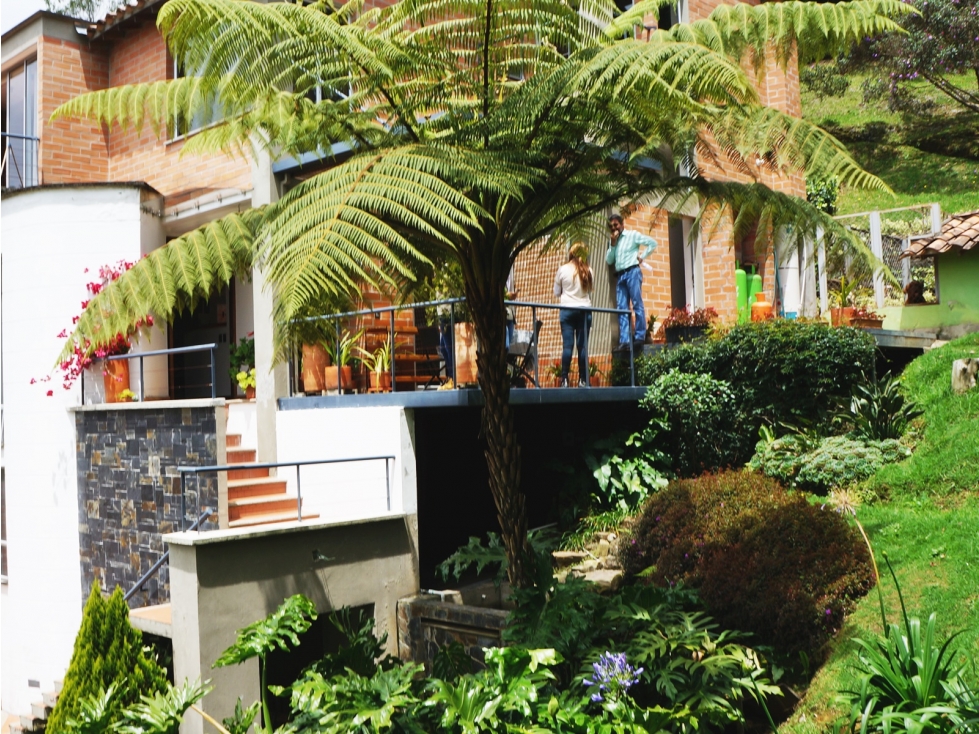 Venta casa en Alto del Escobero, Envigado 4 alcobas Terraza y estudio — foto 2