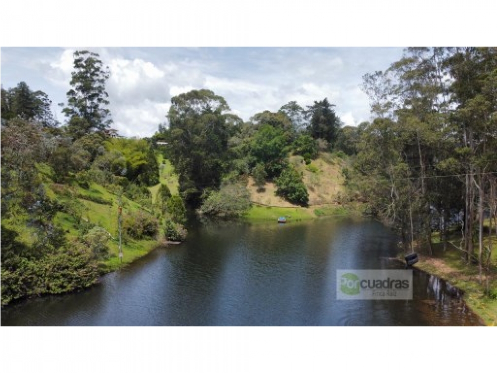 Venta de casa en Rionegro, Antioquia vista al lago y dos matrículas — foto 2