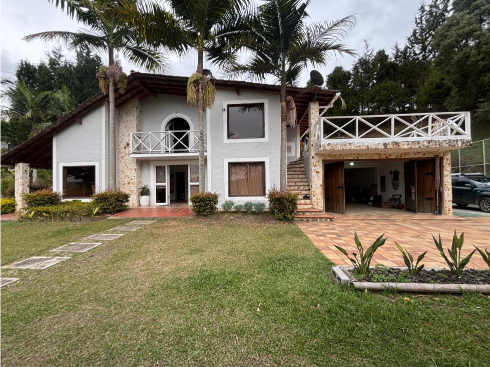 Arriendo casa campestre en Guarne con cancha de ráquetbol