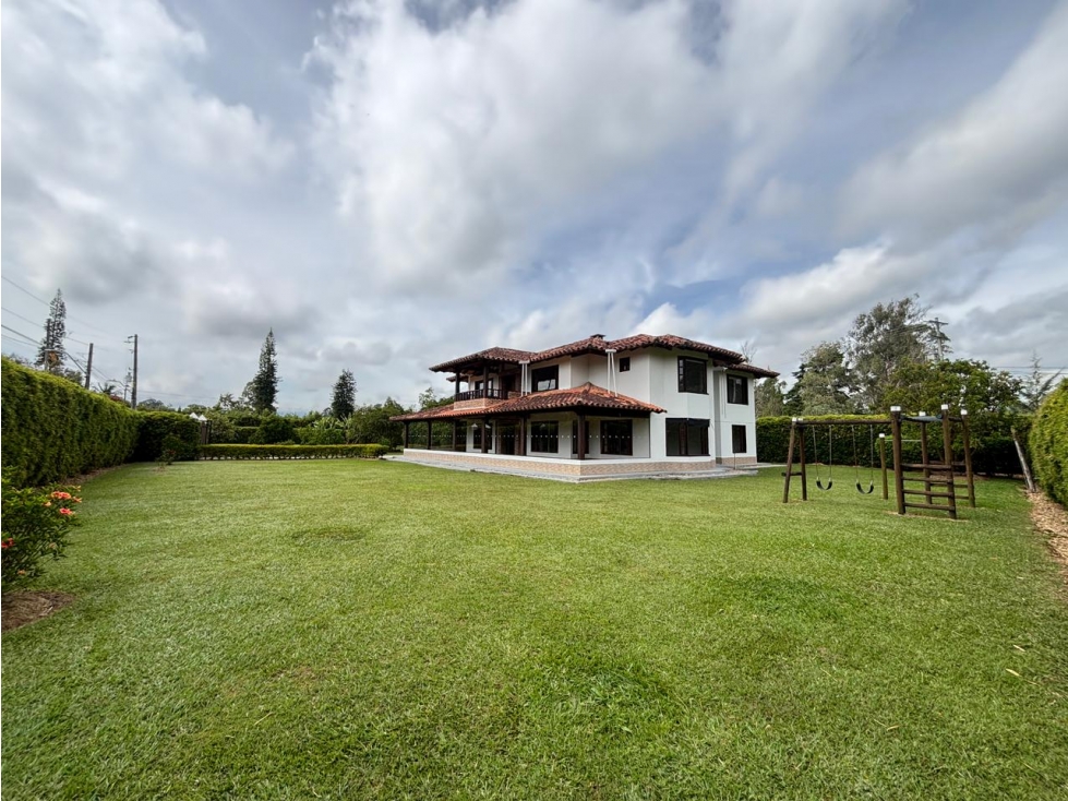 Arriendo casa campestre en Llanogrande con lote plano Y 6 habitaciones — foto 2