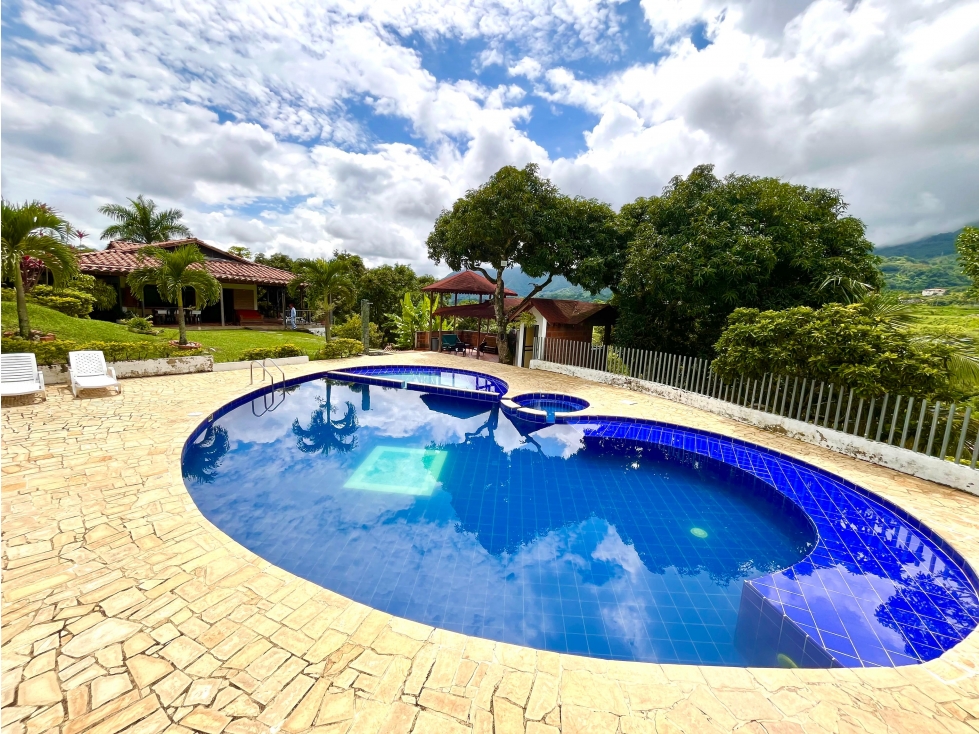 Finca en venta en San Jeronimo, Antioquia, Colombia con piscina — foto 2