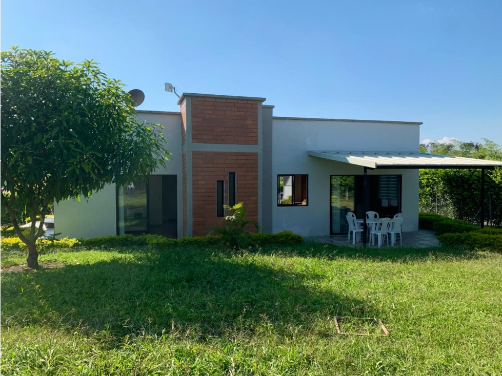 En venta casa campestre en condominio Via Pereira - Alcalá