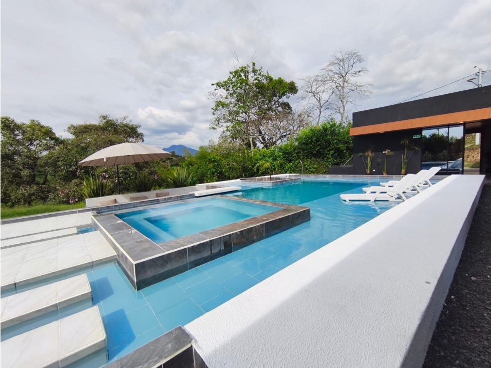En venta casa campestre en la vía Morelia Pereira