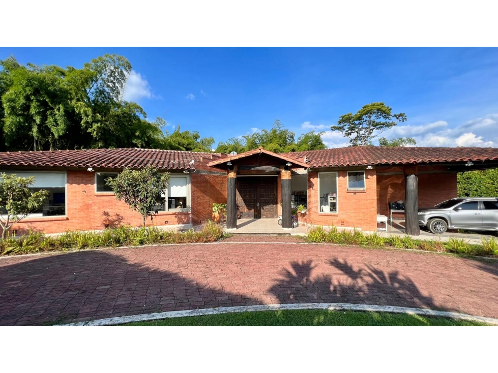 En venta Casa Campestre en Cerritos en Condominio Cerrado