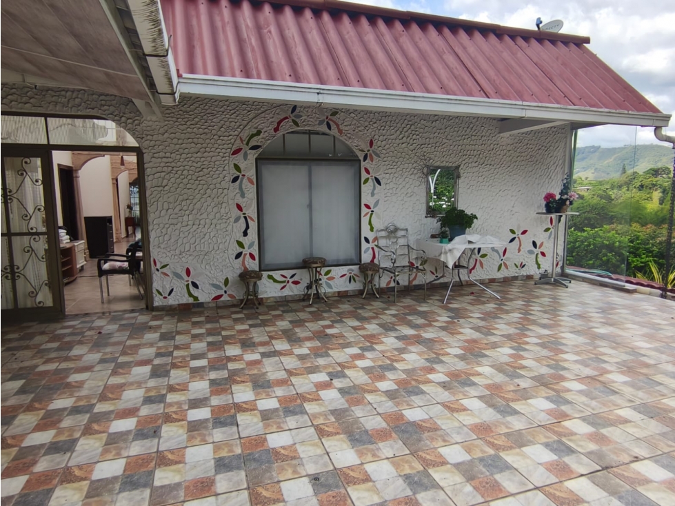 En venta Casa Campestre en Via Armenia , Pereira