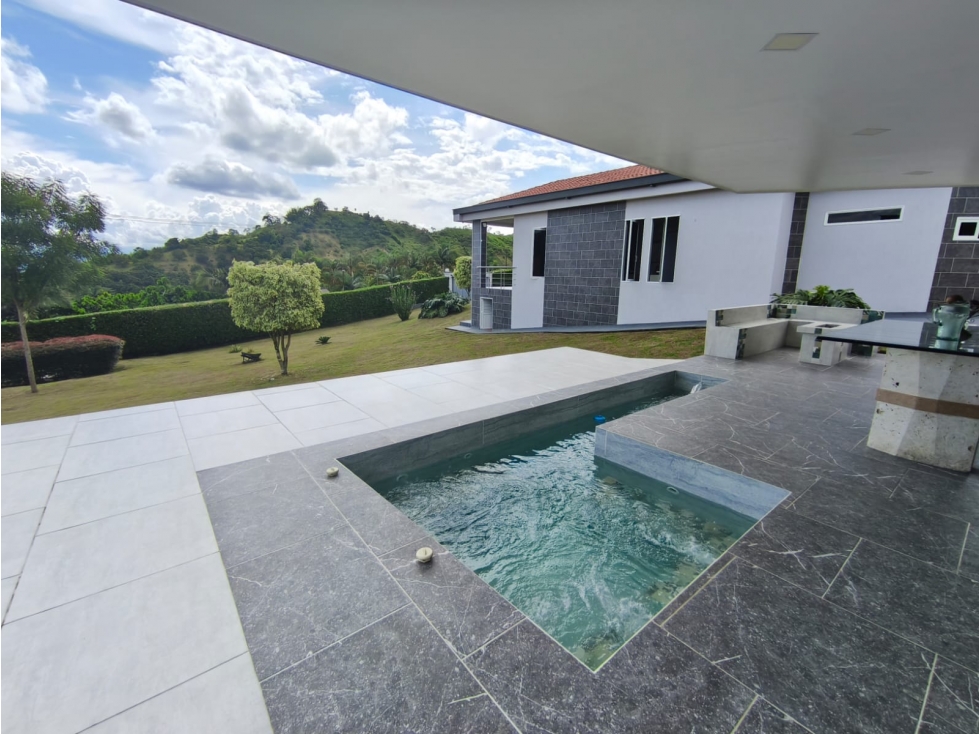 En venta Casa Campestre en Parcelación en Combia - Pereira