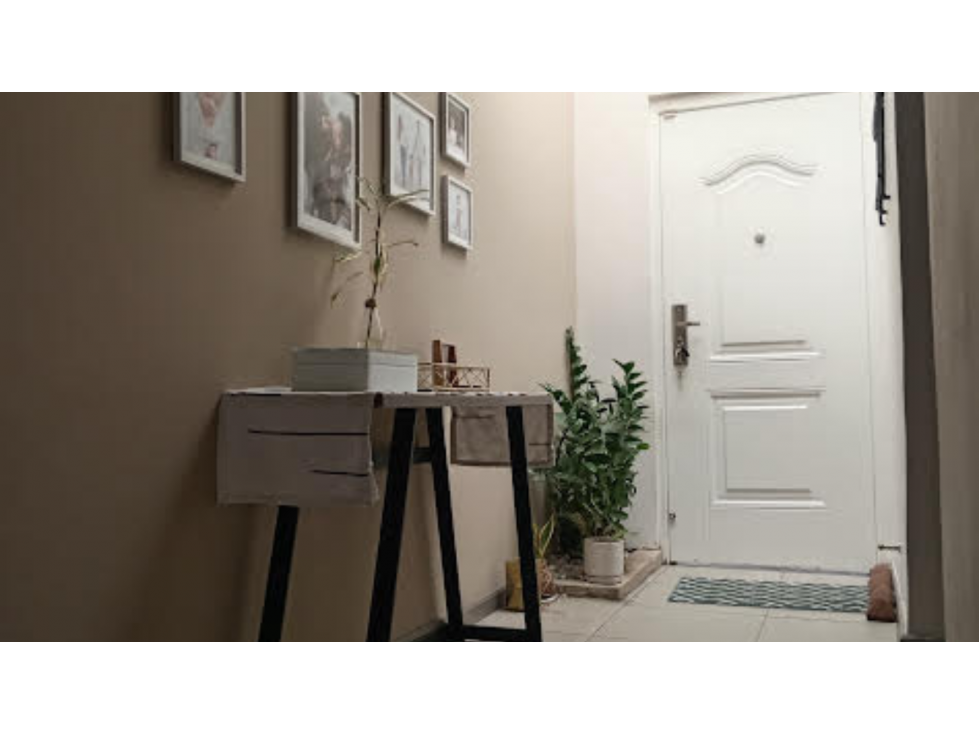 MODERNA CASA EN VENTA CON AMPLIO PATIO — foto 2