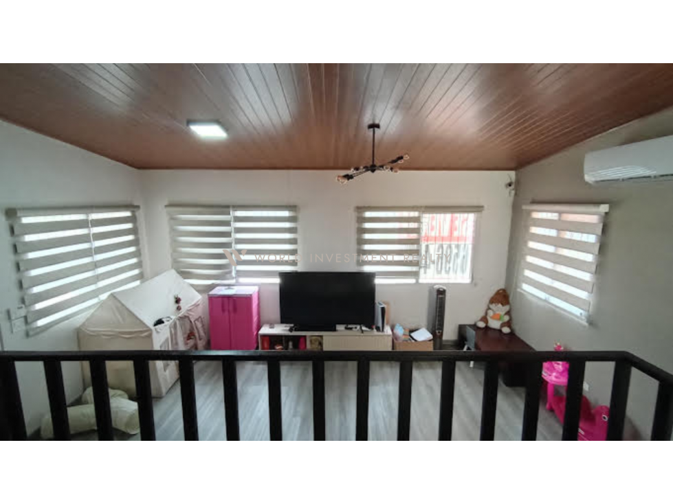 MODERNA CASA EN VENTA CON AMPLIO PATIO — foto 3