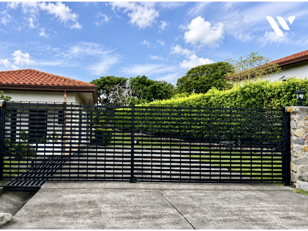 SE VENDE CASA EN HACIENDA LOS MOLINOS - ALTO BOQUETE - 2
