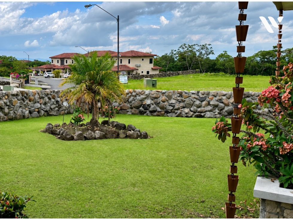 SE VENDE CASA EN HACIENDA LOS MOLINOS - ALTO BOQUETE - 4