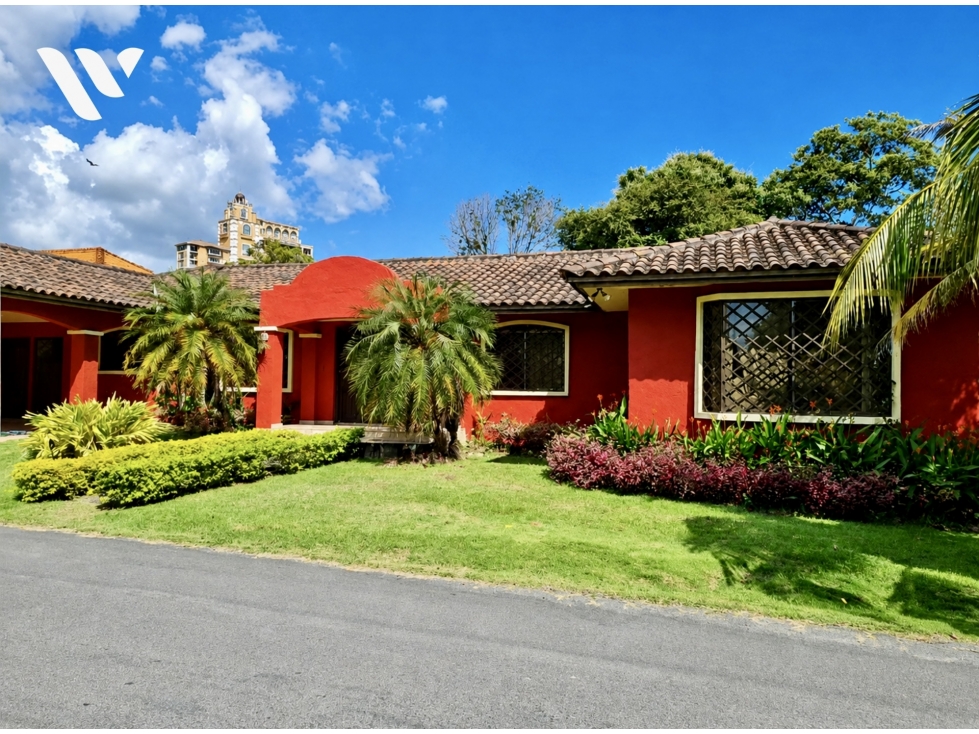 SE VENDE CASA EN CORONADO GOLF