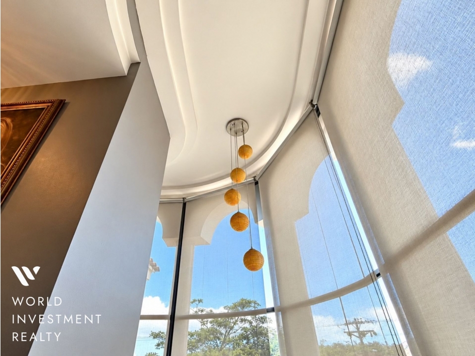 ESPECTACULAR CASA EN VENTA CON PISCINA EN ALTOS DE PANAMA
