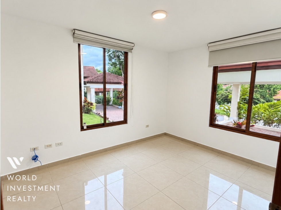 CASA EN VENTA EN SENDEROS CAMINO DE CRUCES, CLAYTON | 4 RECÁMARAS - 5
