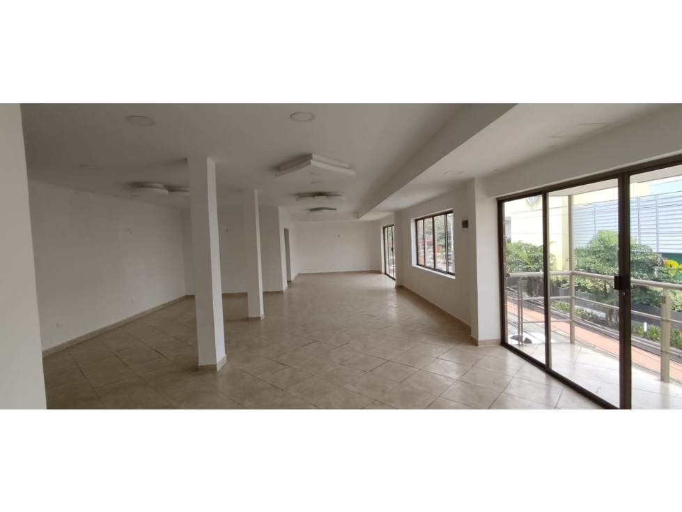 EDIFICIO OFICINAS Y LOCALES VENTA CONQUISTADORES LAURELES RENTANDO