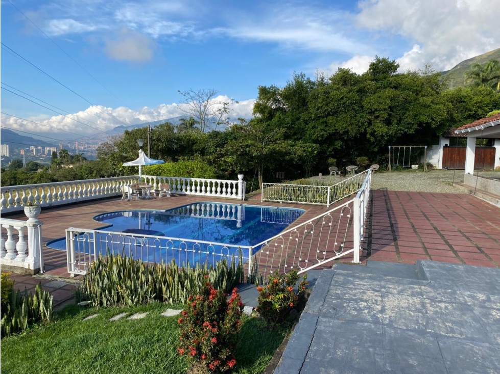 CASA CAMPESTRE VENTA COPACABANA EN URBANIZACIÓN EXCELENTE POTENCIAL
