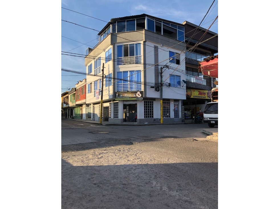 Se Vende Edificio Comercial Casco Urbano Tebaida 8409787 - 2