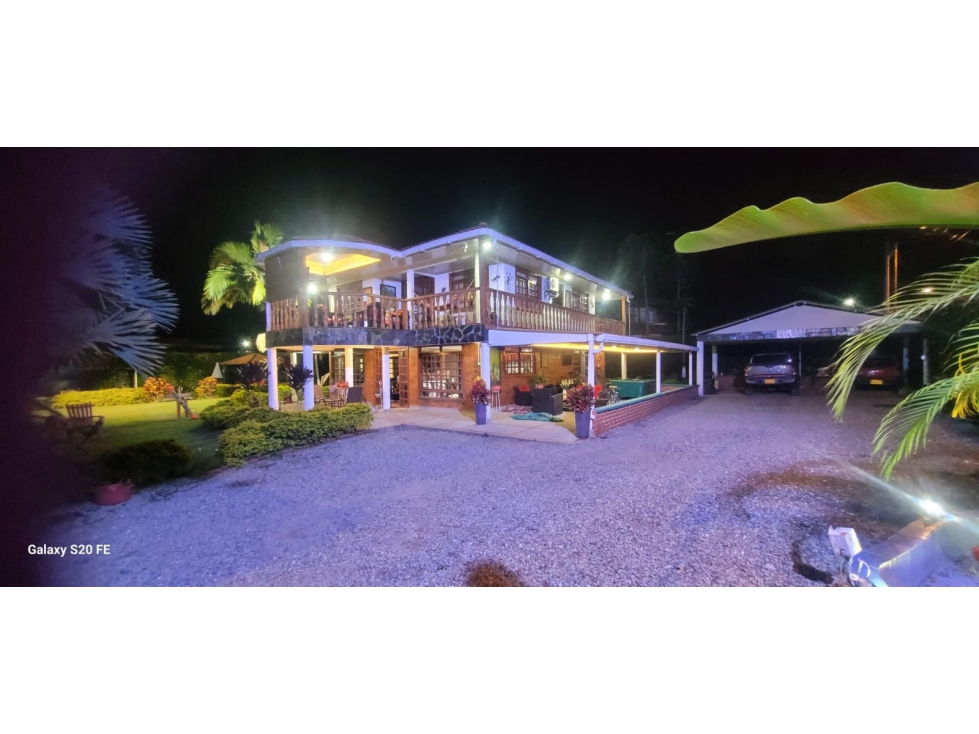 Se Vende Chalet Via Pueblo Tapao