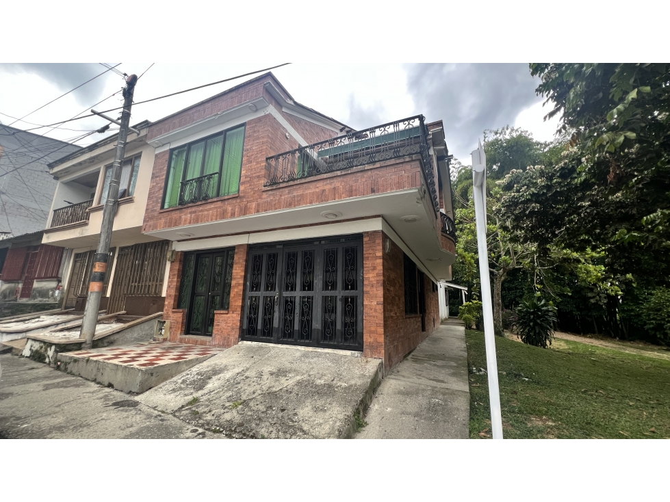 Se vende casa en La Tebaida - Excepcional ubicación