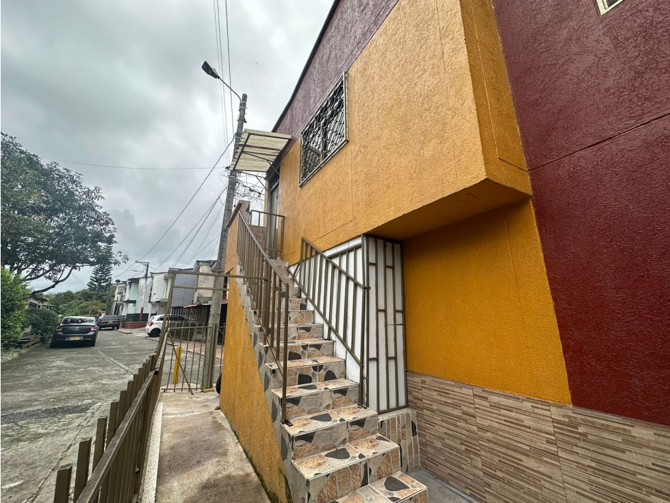 Se Vende Casa Bifamiliar Cerca Al Terminal De Transporte Armenia