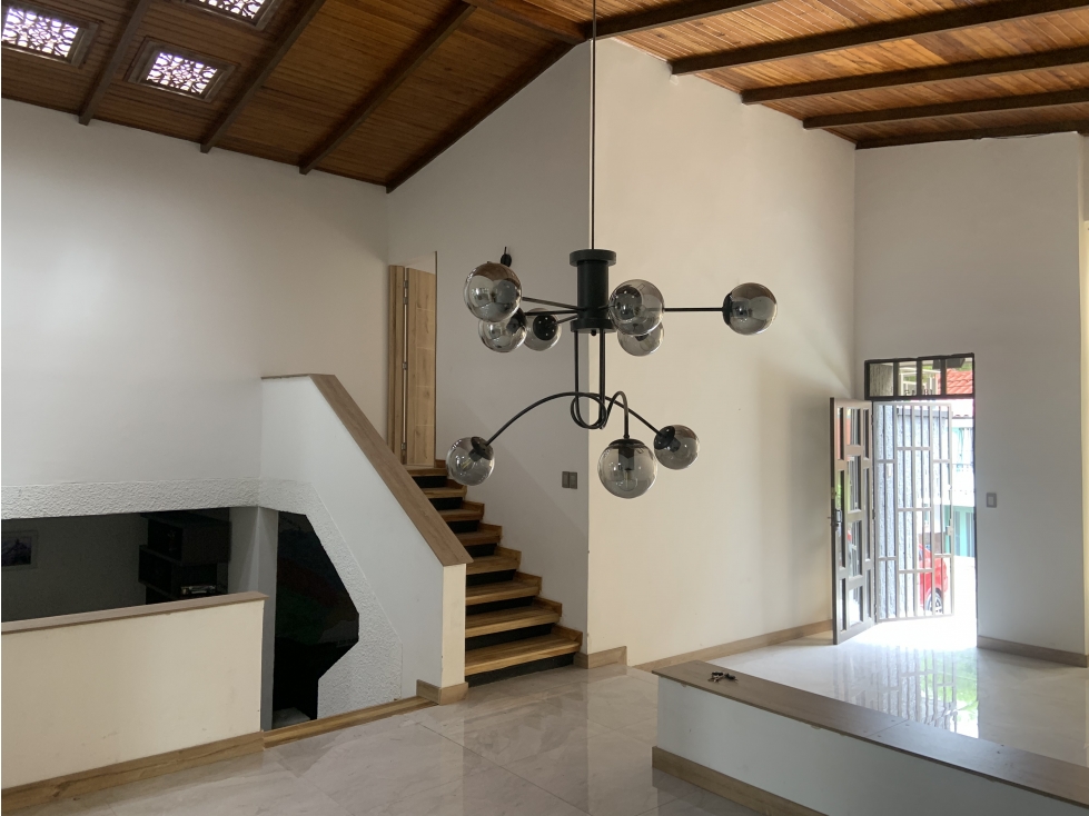 Se Vende Casa Renovada Barrio Profesionales Armenia — foto 6