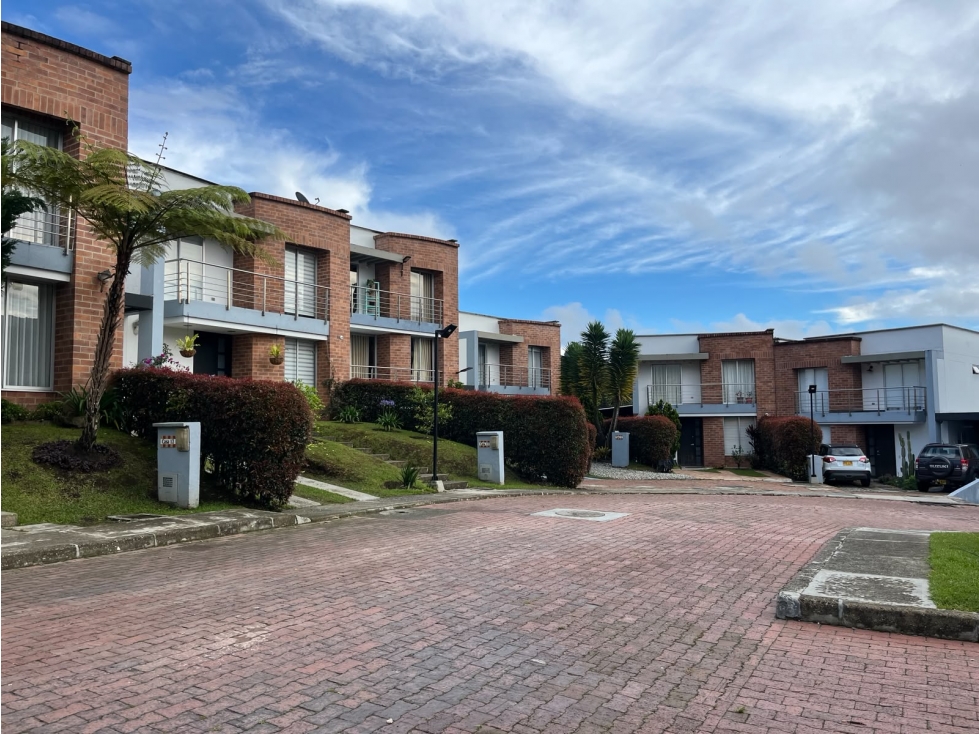 Casa para venta en Urbanización Cerrada En El Retiro — foto 2
