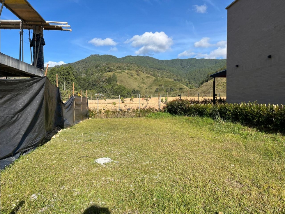 Lote para venta en urbanización en el Retiro