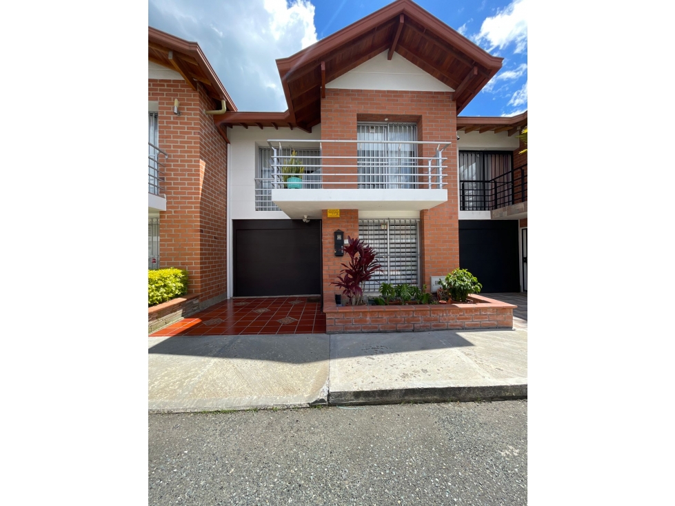 Casa en urbanización abierta para venta en La Ceja