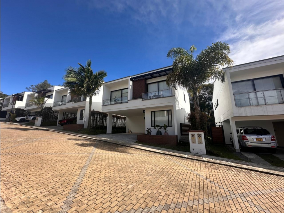 Casa en urbanización cerrada para venta en el retiro