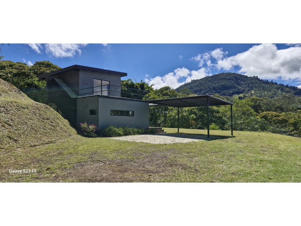 Casa campestre en parcelación para venta en La Ceja