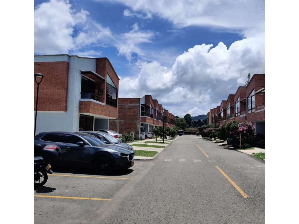 Lote en urbanización cerrada para venta en La Ceja — foto 4