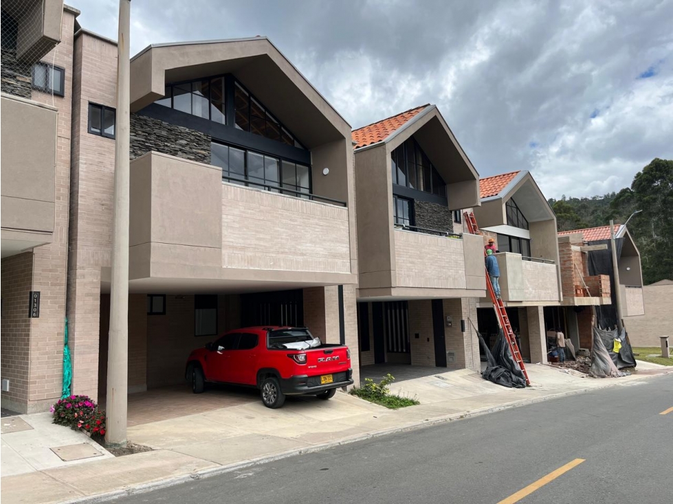 Casa en urbanización cerrada para venta en el Retiro